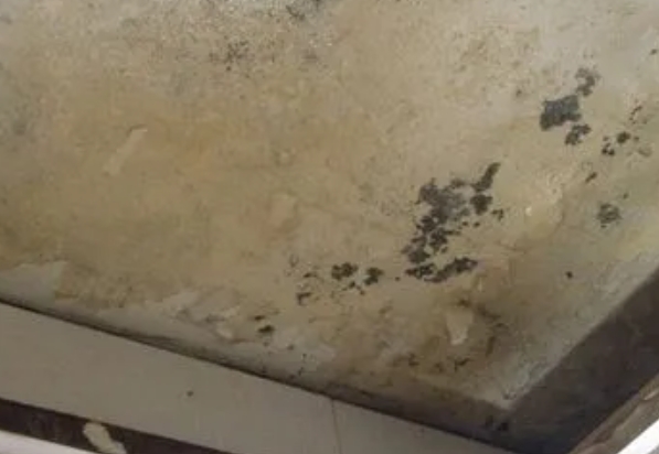 铁山港阳台漏水维修公司分享下铁山港卫生间渗水维修需要注意哪些问题。